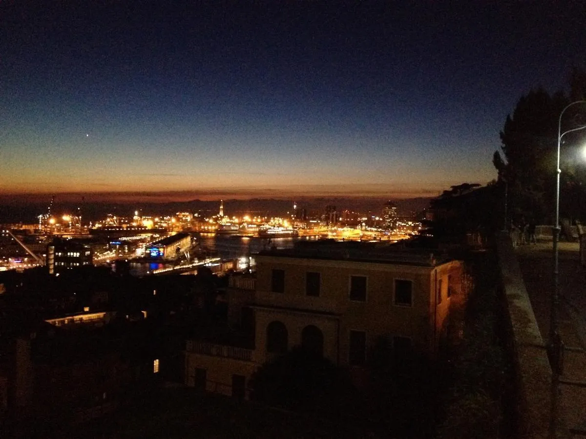 Old Port Apartment 4 Beds Genova Italien
